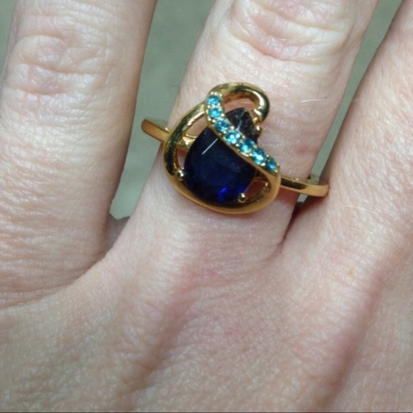 Vintage Jewelry - VINTAGE • gold and sapphire teardrop fancy ring Vintage Jewelry - VINTAGE • gold and sapphire teardrop fancy ring